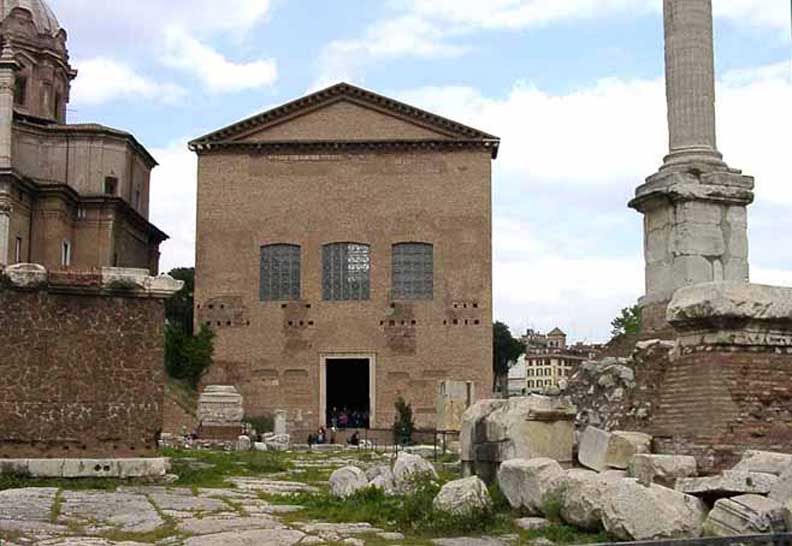 ancient roman senate house